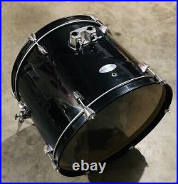 22 Fender Starcaster SERIES BLACK BASS DRUM. Add To Your Drum Set Today. Nice