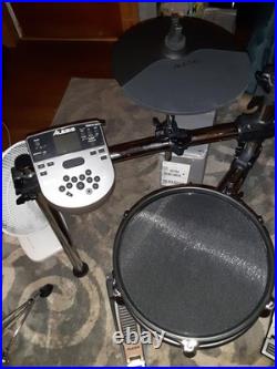 Alesis Surge Mesh Kit 8-Pad Electronic Drum Set Module + Double Bass Pedal