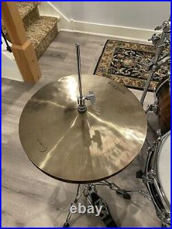 Beautiful Drumset With Cymbals In Excellent Condition