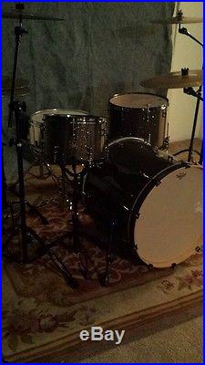 CUSTOM DRUM SET (SPARROW drum co.) USA. 22x22 bass drum