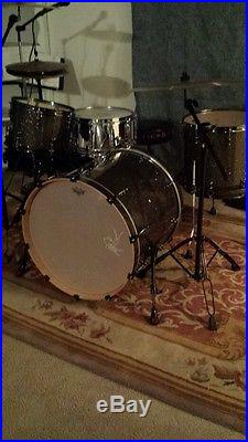 CUSTOM DRUM SET (SPARROW drum co.) USA. 22x22 bass drum
