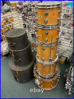 Camco drumset with 3 fiber cases