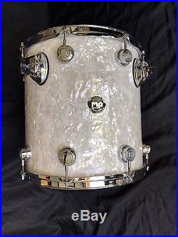 DW Collectors Series 2001 Drum Set in Vintage White Marine Pearl Excel. Cond
