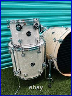 DW Performance Series 3pc Drum Set 24/12/16 DW Performance Series 3pc Drum Set 24/12/16