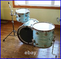 Dw Collector's Contemporary Classic Pale Blue Oyster Drum Set