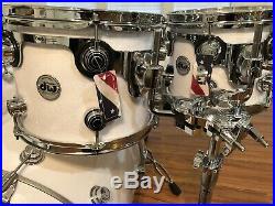 Dw Collectors series Broken White Glass Maple drum set