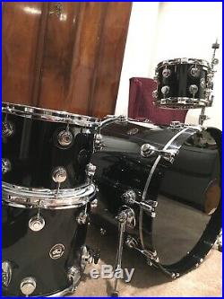 Dw collectors black drum set