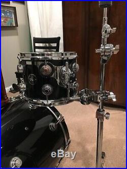 Dw collectors black drum set