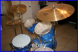 Ludwig Blue Sparkle 5-piece Drum Set with Hardware & Wuhan 457 Cymbals Set Ludwig Blue Sparkle 5-piece Drum Set with Hardware & Wuhan 457 Cymbals Set