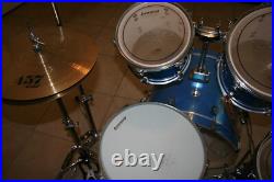 Ludwig Blue Sparkle 5-piece Drum Set with Hardware & Wuhan 457 Cymbals Set Ludwig Blue Sparkle 5-piece Drum Set with Hardware & Wuhan 457 Cymbals Set
