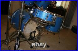 Ludwig Blue Sparkle 5-piece Drum Set with Hardware & Wuhan 457 Cymbals Set Ludwig Blue Sparkle 5-piece Drum Set with Hardware & Wuhan 457 Cymbals Set
