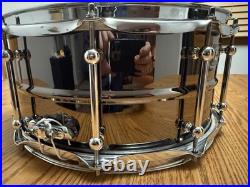 Ludwig Universal 6.5x14 Black Nickel Over Brass Snare Drum Ludwig Universal 6.5x14 Black Nickel Over Brass Snare Drum