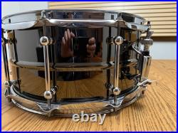 Ludwig Universal 6.5x14 Black Nickel Over Brass Snare Drum Ludwig Universal 6.5x14 Black Nickel Over Brass Snare Drum