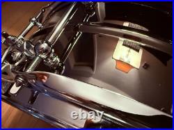 Ludwig Universal 6.5x14 Black Nickel Over Brass Snare Drum Ludwig Universal 6.5x14 Black Nickel Over Brass Snare Drum