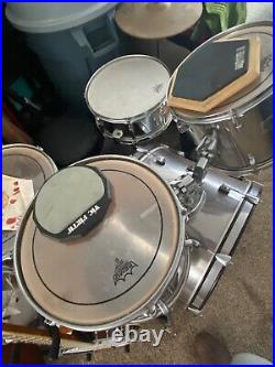 Pearl Forum Series Drum Set 5 pc with some hardware