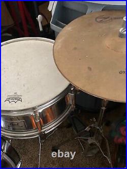 Pearl Forum Series Drum Set 5 pc with some hardware