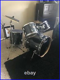 Pearl Forum Standard 5-Piece Drum Set