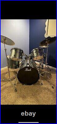 Pearl Roadshow 5 piece drm set with 3 zildjian cymbals