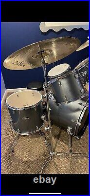 Pearl Roadshow 5 piece drm set with 3 zildjian cymbals