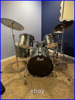 Pearl Roadshow 5 piece drm set with 3 zildjian cymbals