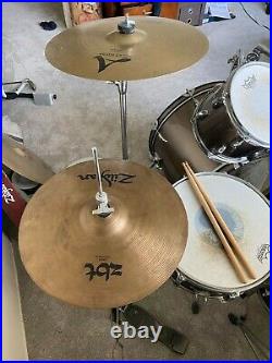 Pearl roadshow drum set used. Good condition. Includes drumsticks and cymbals