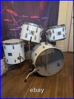 Rogers vintage 1975 BIG R USA, 4 piece New England White Drumset. All Original Rogers vintage 1975 BIG R USA, 4 piece New England White Drumset. All Original