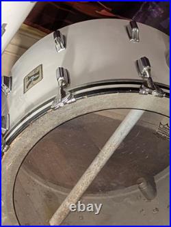 Rogers vintage 1975 BIG R USA, 4 piece New England White Drumset. All Original Rogers vintage 1975 BIG R USA, 4 piece New England White Drumset. All Original