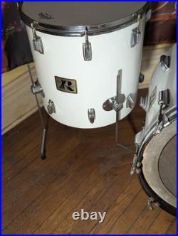 Rogers vintage 1975 BIG R USA, 4 piece New England White Drumset. All Original Rogers vintage 1975 BIG R USA, 4 piece New England White Drumset. All Original