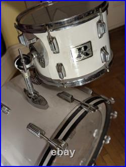 Rogers vintage 1975 BIG R USA, 4 piece New England White Drumset. All Original Rogers vintage 1975 BIG R USA, 4 piece New England White Drumset. All Original