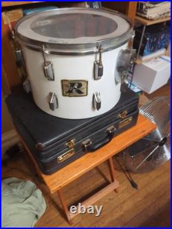 Rogers vintage 1975 BIG R USA, 4 piece New England White Drumset. All Original Rogers vintage 1975 BIG R USA, 4 piece New England White Drumset. All Original