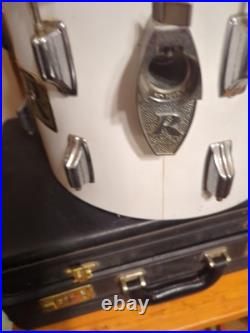Rogers vintage 1975 BIG R USA, 4 piece New England White Drumset. All Original Rogers vintage 1975 BIG R USA, 4 piece New England White Drumset. All Original