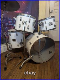 Rogers vintage 1975 BIG R USA, 4 piece New England White Drumset. All Original Rogers vintage 1975 BIG R USA, 4 piece New England White Drumset. All Original