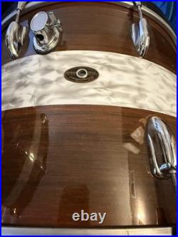 Slingerland drum set used 20x14. Bass and 12x10. Tom