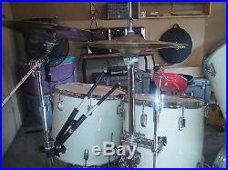 TAMA 9-pc. Drum set with cymbals and hardware