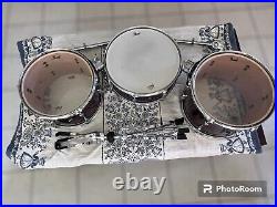 Used Red pearl export drum set with Zildjian Hihat, Ride and Crashes