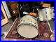 Vintage-Ludwig-1959-Transition-Badge-22-Bass-Drum-13-Tom-Silver-Sparkle-Set-01-zit