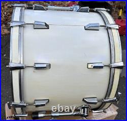 Vintage Pearl World 22 Bass Drum White Wrap B