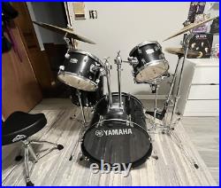 Yamaha Rydeen 5-Piece Shell Pack with 22 Bass Drum Black Glitter Yamaha Rydeen 5-Piece Shell Pack with 22 Bass Drum Black Glitter