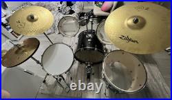 Yamaha Rydeen 5-Piece Shell Pack with 22 Bass Drum Black Glitter Yamaha Rydeen 5-Piece Shell Pack with 22 Bass Drum Black Glitter