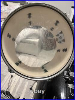 Yamaha Rydeen 5-Piece Shell Pack with 22 Bass Drum Black Glitter Yamaha Rydeen 5-Piece Shell Pack with 22 Bass Drum Black Glitter