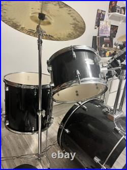 Yamaha Rydeen 5-Piece Shell Pack with 22 Bass Drum Black Glitter Yamaha Rydeen 5-Piece Shell Pack with 22 Bass Drum Black Glitter