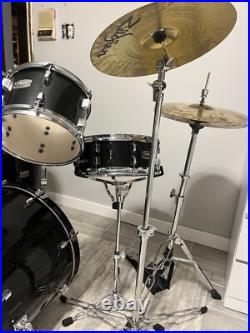 Yamaha Rydeen 5-Piece Shell Pack with 22 Bass Drum Black Glitter Yamaha Rydeen 5-Piece Shell Pack with 22 Bass Drum Black Glitter